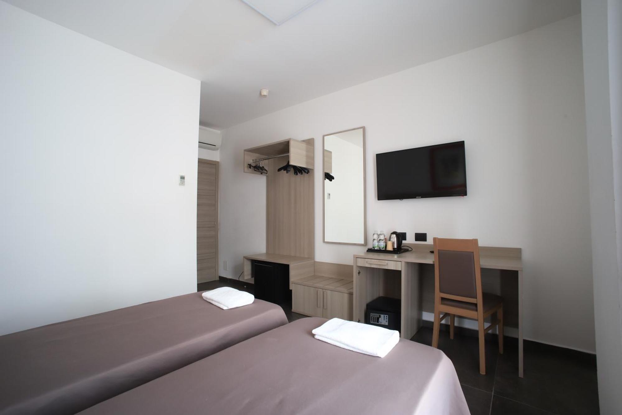 Tiby Hotel Modena Buitenkant foto