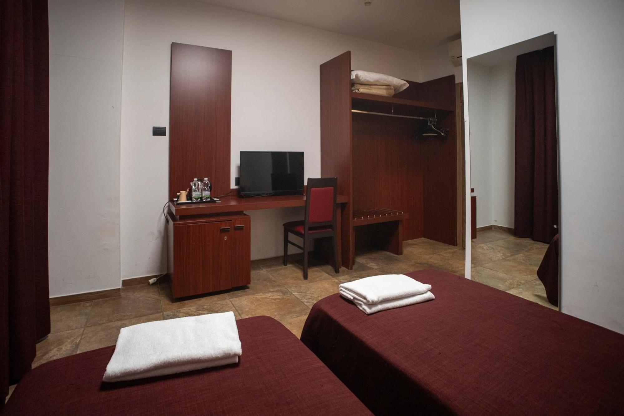 Tiby Hotel Modena Buitenkant foto
