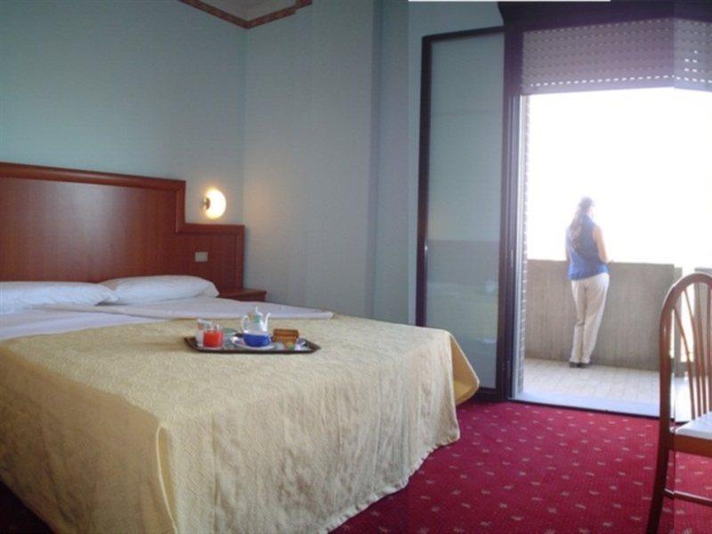 Tiby Hotel Modena Buitenkant foto